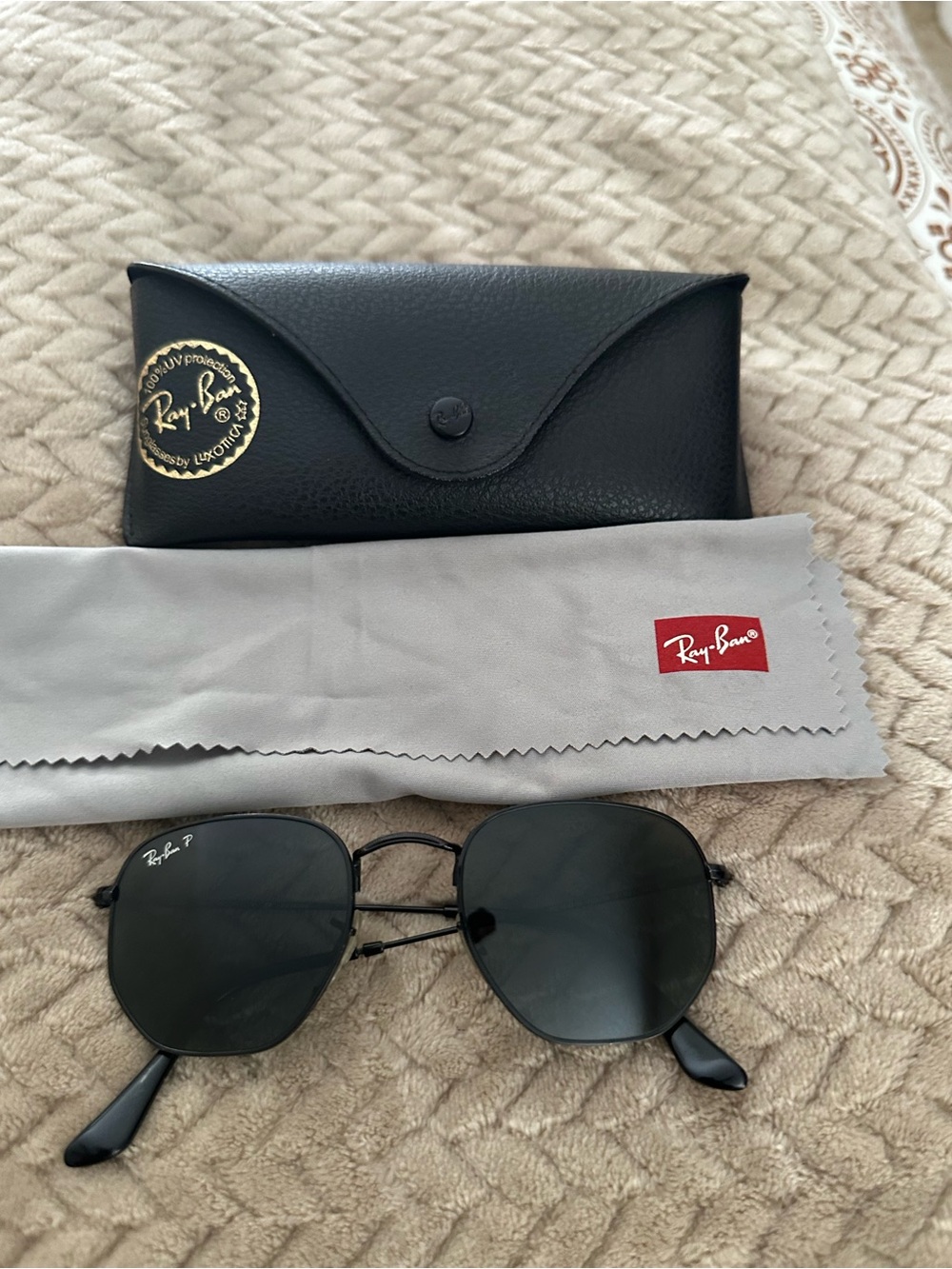 Ray-Ban’s black octagon aviator glasses